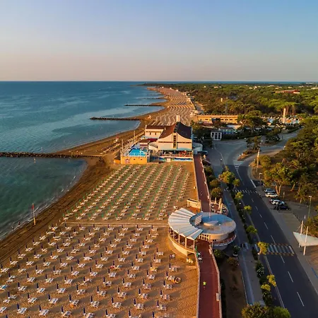Stylish Flat Near In Lignano * Lignano Sabbiadoro